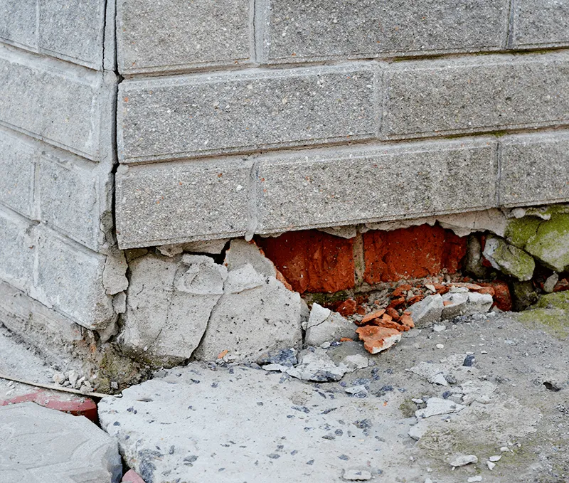 タイル・レンガ剥がれ: 部分補修や張り替えによる美観と耐久性の回復