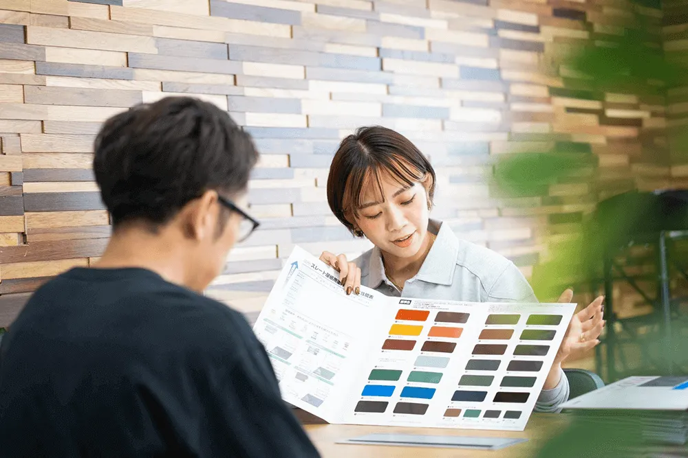 要望に合わせた塗料や色で住宅塗装の打ち合わせ